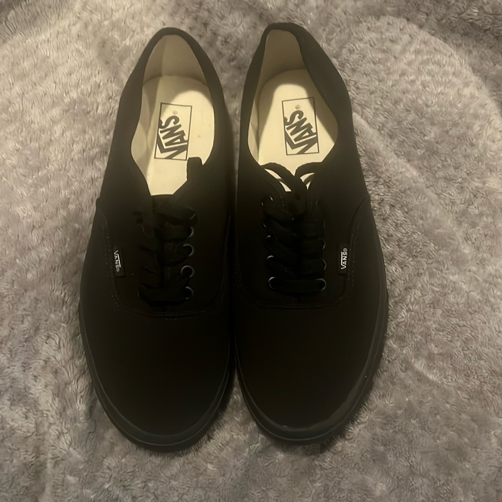 Men’s low top vans black size 10 new never used